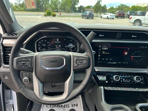 Used 2025 GMC Sierra 3500 Denali w/ Denali Reserve Package AWD/4WD image 9