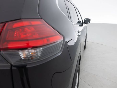 Used 2017 Nissan Rogue SV AWD/4WD image 14