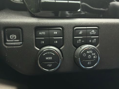 Used 2024 Chevrolet Silverado 1500 ZR2 w/ Technology Package AWD/4WD image 29