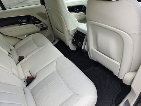 Used 2025 Land Rover Range Rover SE image 23