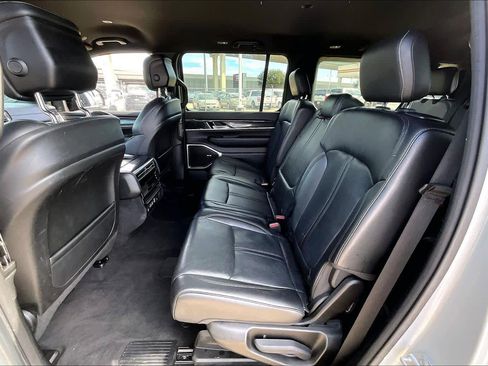 Used 2023 Jeep Wagoneer L 4WD image 16