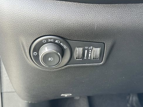 Used 2022 Jeep Compass Latitude image 19