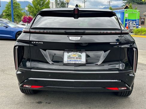 Used 2024 Cadillac Lyriq Luxury image 7