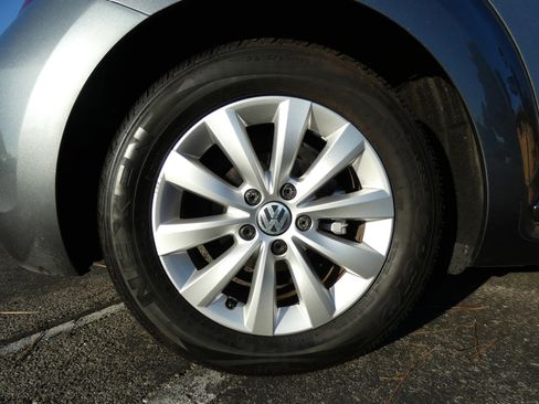 Used 2018 Volkswagen Beetle 2.0T S image 17