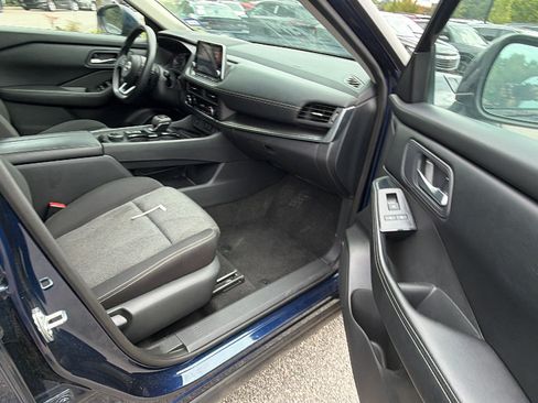 Used 2024 Nissan Rogue SV AWD/4WD image 19