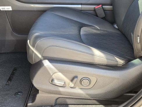 New 2026 Kia Carnival LXS image 17