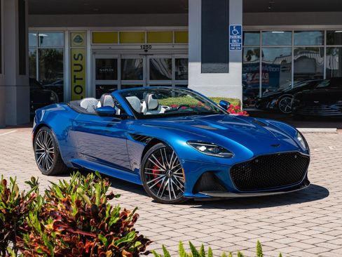Used 2022 Aston Martin DBS Superleggera Volante RWD image 4