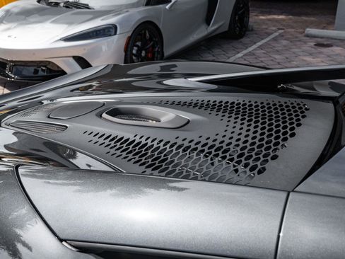 Used 2025 McLaren Artura RWD image 33