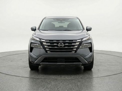 Used 2025 Nissan Rogue SV image 2