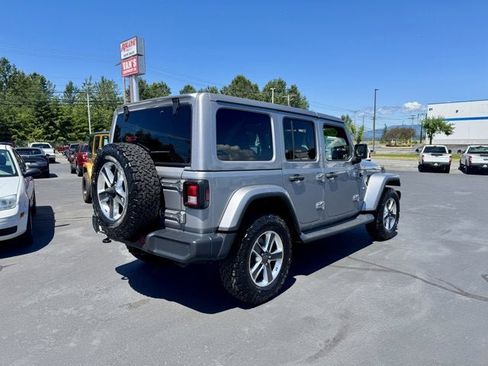 Used 2019 Jeep Wrangler Unlimited Sahara w/ Uconnect 4C Nav & Sound Group AWD/4WD image 4