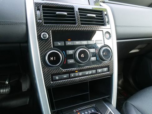 Used 2019 Land Rover Discovery Sport SE image 27