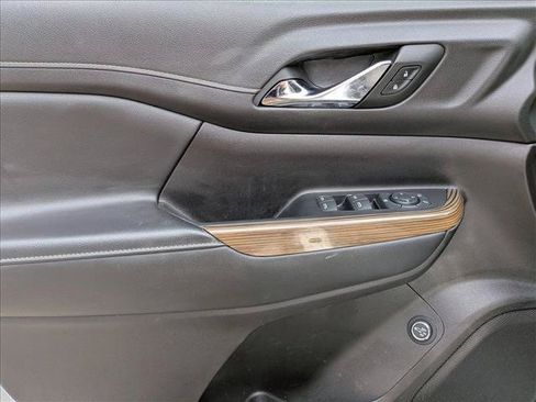 Used 2022 GMC Acadia SLE w/ Driver Convenience Package FWD image 10