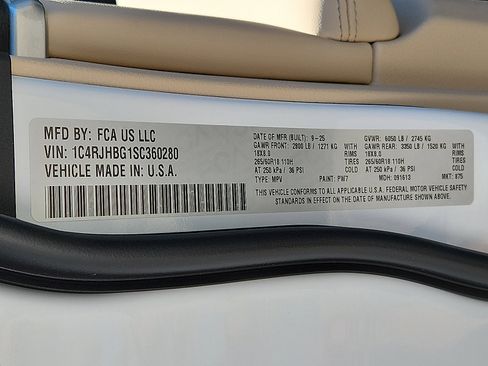 New 2025 Jeep Grand Cherokee Limited image 18