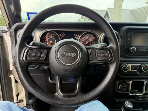 Used 2020 Jeep Gladiator Sport w/ Trailer Tow Package AWD/4WD image 10