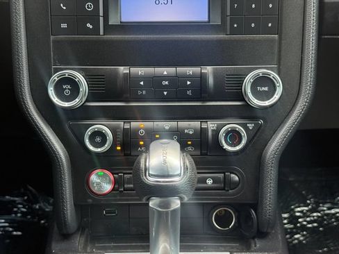 Used 2019 Ford Mustang Coupe RWD image 4