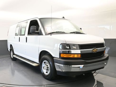 Used 2024 Chevrolet Express 2500 w/ Driver Convenience Package image 9