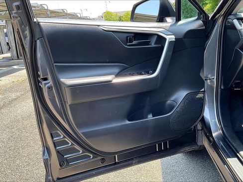 Used 2021 Toyota RAV4 LE image 19