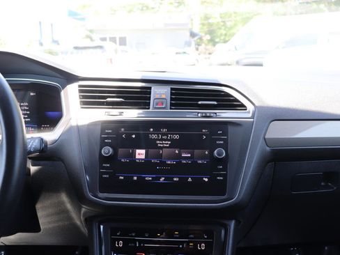 Used 2024 Volkswagen Tiguan SE FWD image 21