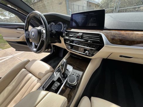 Used 2019 BMW 530i w/ Convenience Package image 27