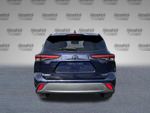 Used 2021 Toyota Highlander LE image 9