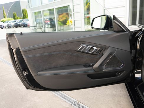 Used 2022 BMW Z4 M40i w/ Premium Package RWD image 13