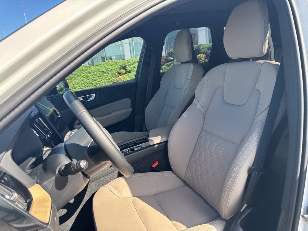 Used 2026 Volvo XC60 B5 Plus AWD/4WD image 19