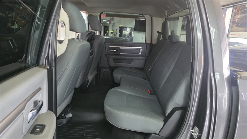 Used 2017 RAM 1500 Classic SLT AWD/4WD image 18