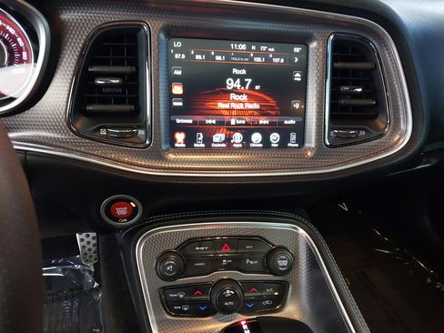 Used 2016 Dodge Challenger SRT Hellcat image 21