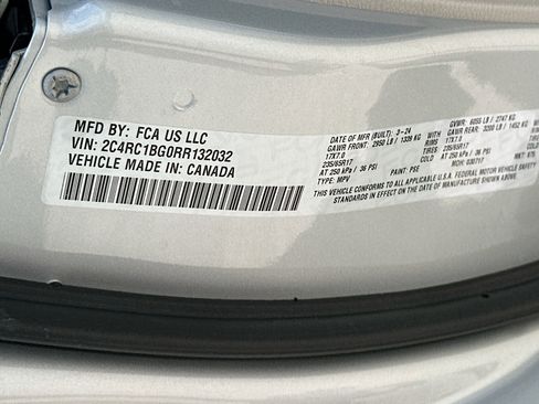 Used 2024 Chrysler Pacifica Touring-L FWD image 30