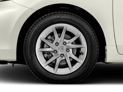 Used 2017 Toyota Prius V Two image 11