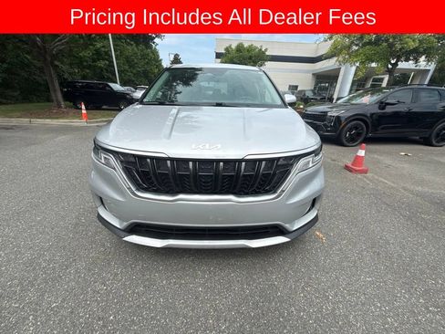 Certified 2022 Kia Carnival LX FWD image 2