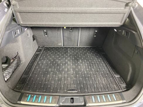 Used 2021 Jaguar F-PACE SVR image 32