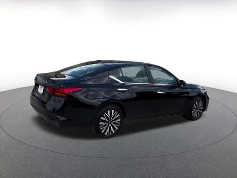 Used 2025 Nissan Altima 2.5 SV image 12