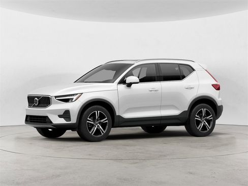 Certified 2025 Volvo XC40 B5 Core image 6