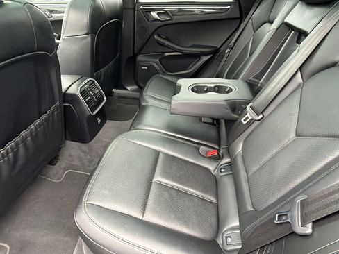 Used 2021 Porsche Macan w/ Premium Package image 24