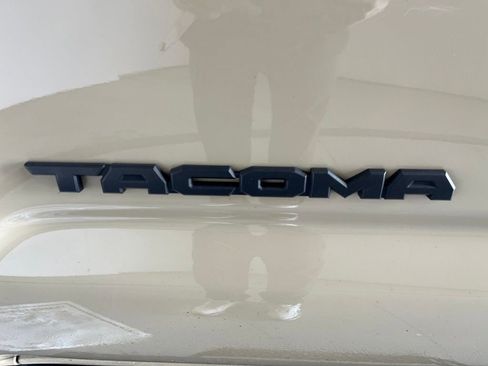 Used 2017 Toyota Tacoma TRD Off-Road w/ Tow Package RWD image 38