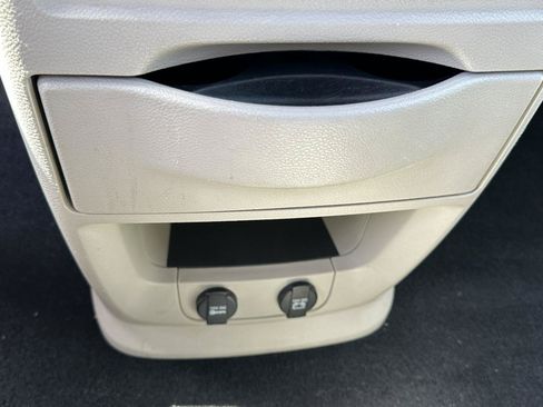 Used 2016 Chrysler Town & Country Touring w/ Driver Convenience Group FWD image 61