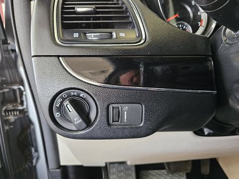Used 2019 Dodge Grand Caravan SXT image 16