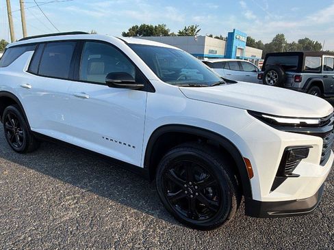 New 2027 Chevrolet Traverse LT w/ Midnight/Sport Edition FWD image 3