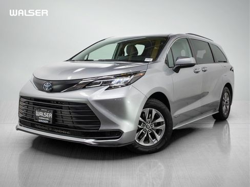 Used 2021 Toyota Sienna LE FWD image 1