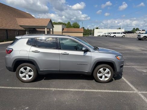 Used 2018 Jeep Compass Latitude w/ Popular Equipment Group AWD/4WD image 4