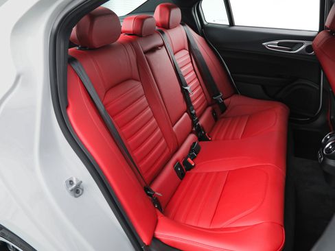 Used 2025 Alfa Romeo Giulia w/ Driving Assist Package image 16