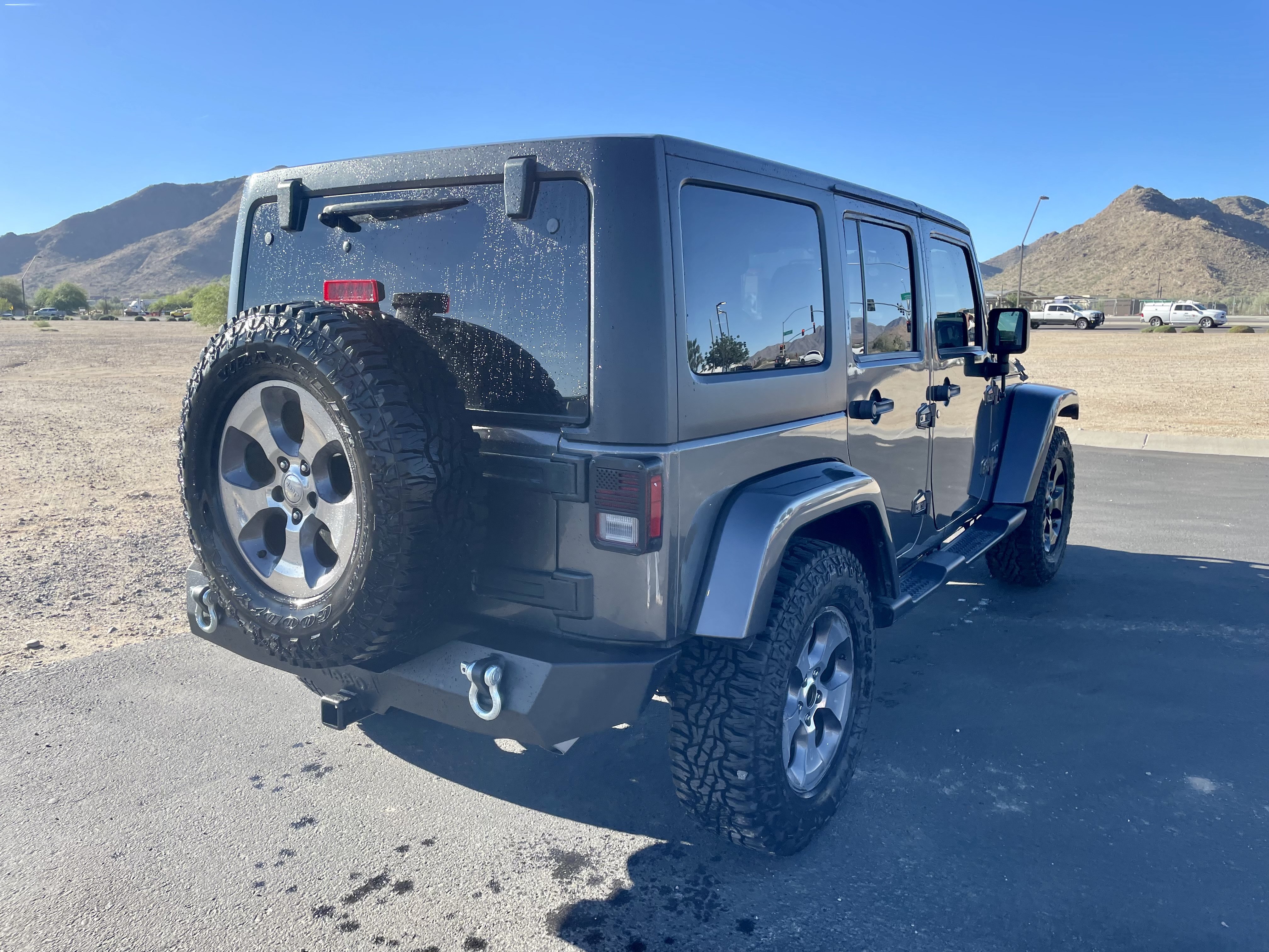 Used 2018 Jeep Wrangler Unlimited Sahara w/ Connectivity Group AWD/4WD image 5