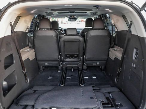 Used 2026 Kia Carnival SX image 28