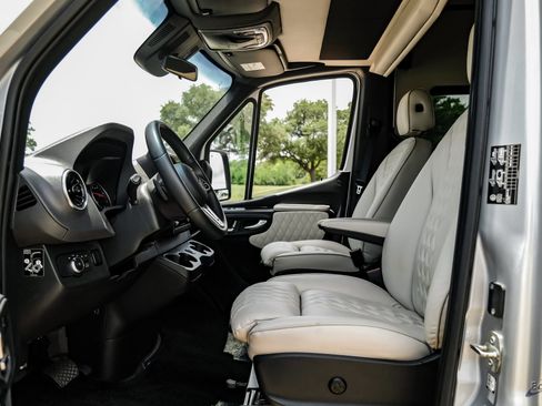 Used 2023 Mercedes-Benz Sprinter 3500 image 33