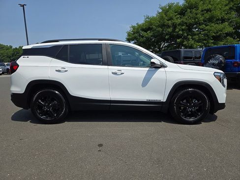 Used 2024 GMC Terrain SLE w/ Driver Convenience Package FWD image 7