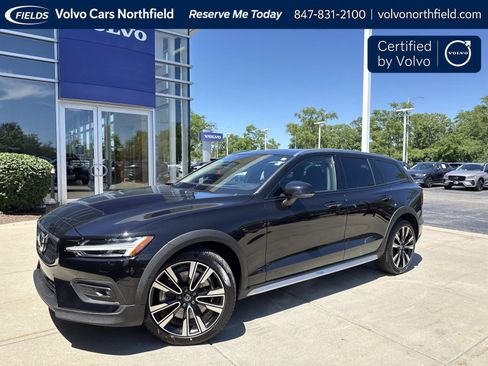 Certified 2025 Volvo V60 B5 Cross Country Ultra AWD/4WD image 1