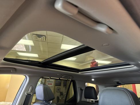 Used 2024 Honda Pilot Touring image 6