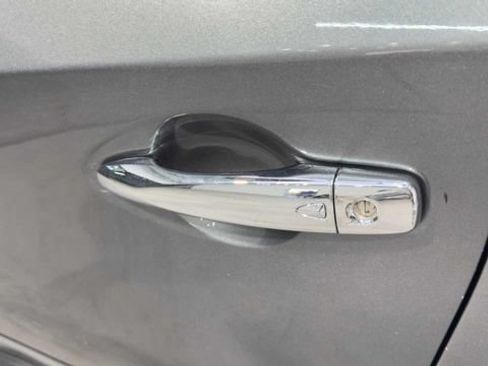 Used 2018 Nissan Murano SV w/ Premium Package FWD image 13