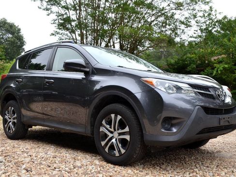 Used 2014 Toyota RAV4 LE AWD/4WD image 5